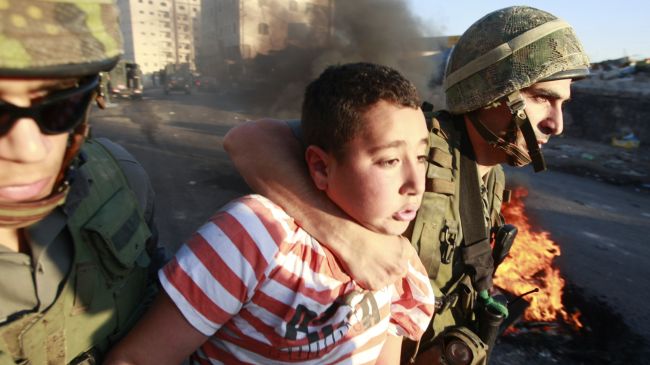Israeli soldiers arrest palestinian children